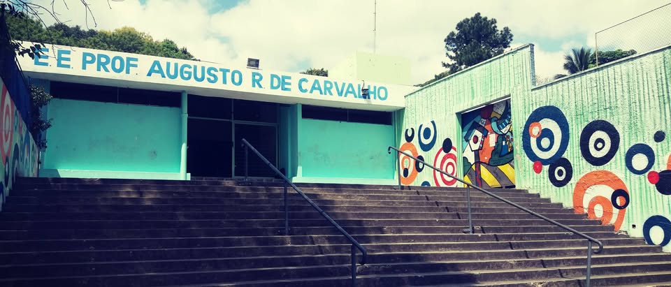 Entrada da escola Augusto Ribeiro de Carvalho